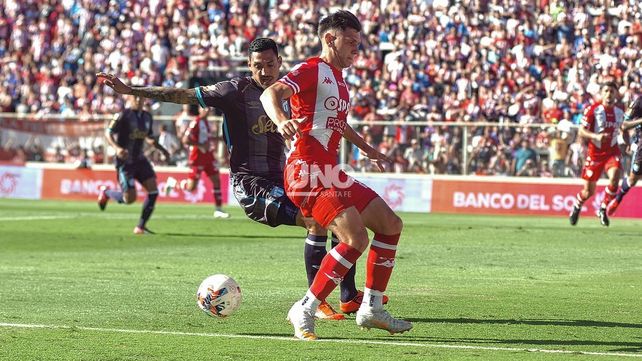 Enzo Roldán arribaría este fin de semana a la ciudad para unirse finalmente a Unión.&nbsp;