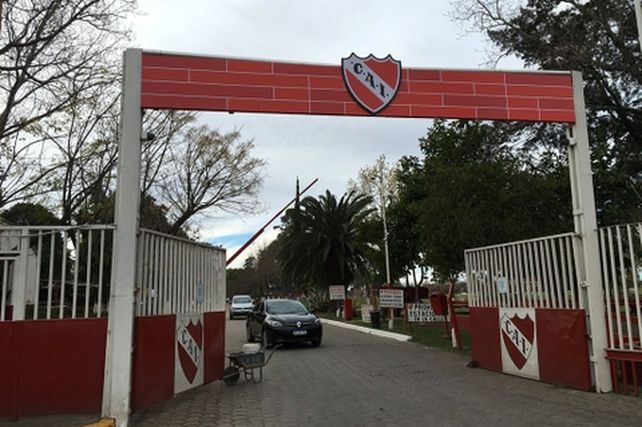 escándalo en el fútbol. Investigan abuso sexual y prostitución de adolescentes de la pensión del club..