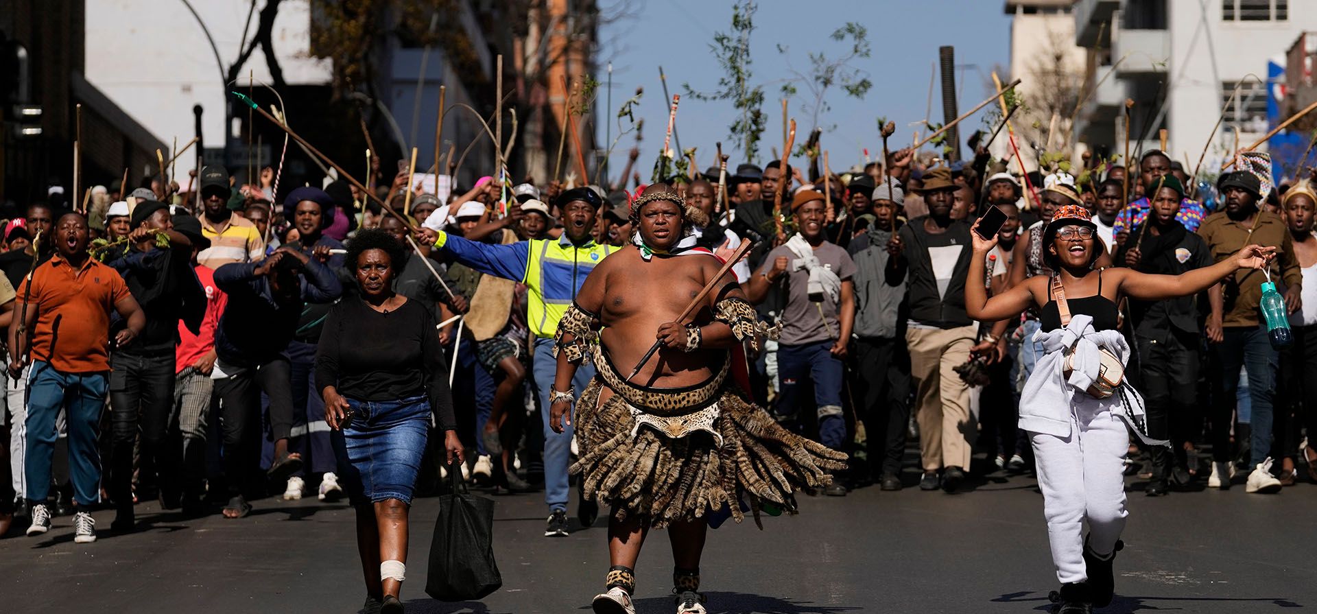 Manifestantes marchan contra la inmigración ilegal en Johannesburgo, Sudáfrica, el martes 30 de junio de 2026. (Foto AP/Themba Hadebe) Manifestantes marchan contra la inmigración ilegal en Johannesburgo, Sudáfrica, el martes 30 de junio de 2026. (Foto AP/Themba Hadebe)