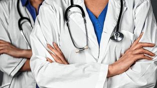 El médico, esencial en el cuidado y prevención de la salud
