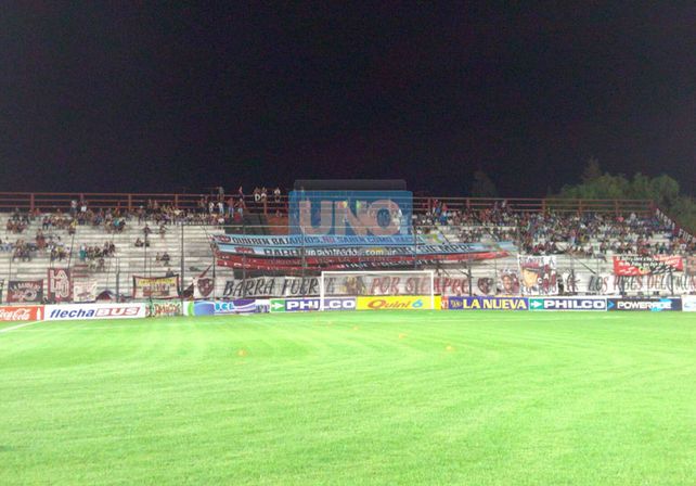Banderazo de apoyo al #PatrónDelAscenso antes de la semifinal