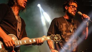 Daniel Osvaldo subió al escenario y cantó con una banda de rock