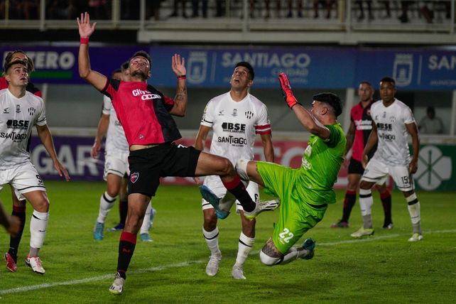 Newells lo buscó y lo ganó con un gol agónico del pibe Chiaverano