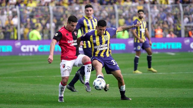 Escena del último clásico. Newell’s y Central la tienen complicada para la Copa Sudamericana pero no están tan lejos.