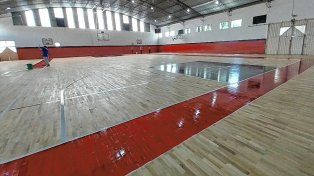 Patronato y el nuevo piso en el gimnasio.