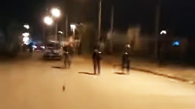 La policía quiso recuperar caballo robado y vecinos los sacaron a tiros y piedrazos