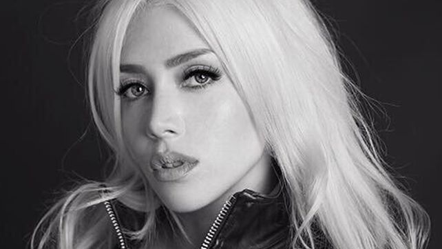 El topless de Militta Bora para despedir el año