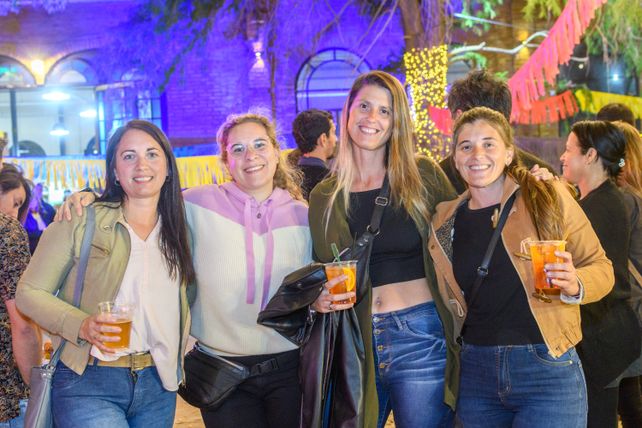 Cintia Domizi, Julia Saed, Jimena Galabres y Cintia Pelagatti.  