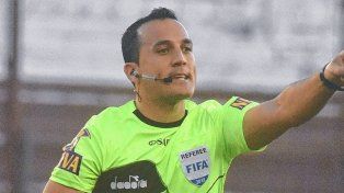 Fernando Espinoza siempre en la polémica.