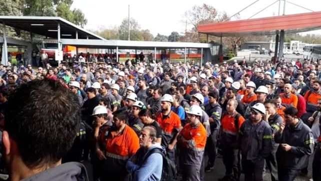 Hay más de 200 trabajadores suspendidos en Acindar. La caída de la construcción y el avance de importaciones agravan la crisis del acero argentino