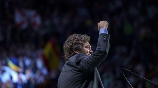 Por primera vez como presidente, Milei vuelve a Córdoba en un contexto de retracción económica y tensión política interna en el oficialismo.