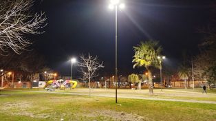 La implementación de iluminación LED no solo proporciona una luz más intensa y clara, sino también tiene múltiples beneficios en comparación con la convencional.