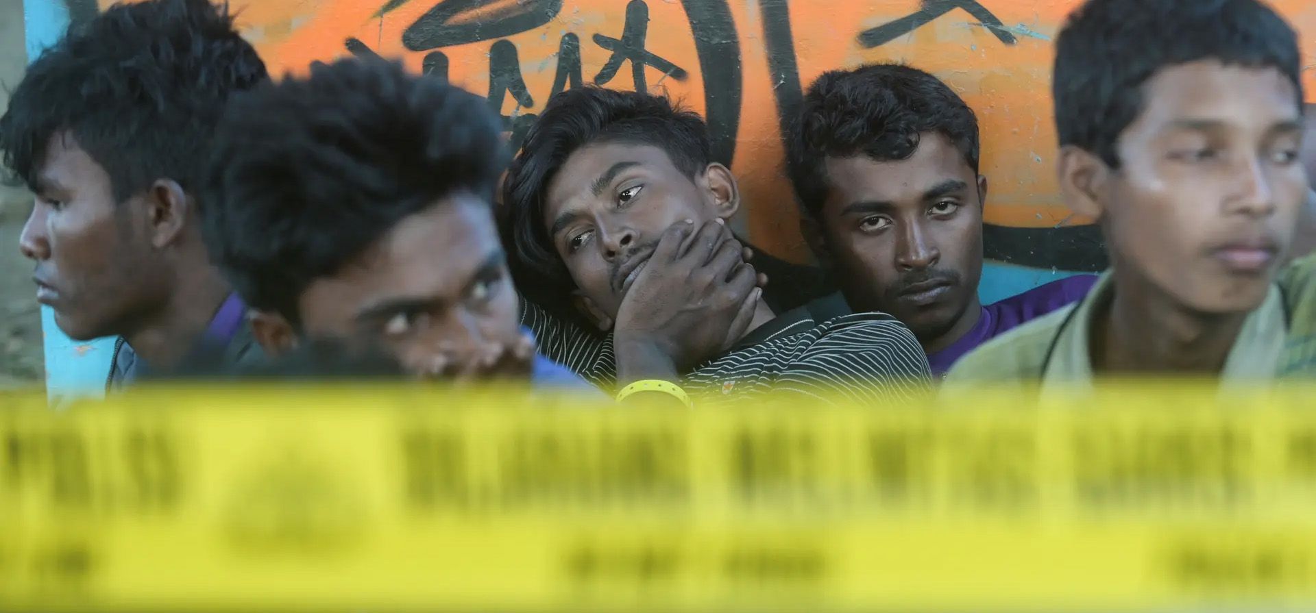 Refugiados musulmanes rohinyás descansan en un parque de patinetas que está siendo utilizado como refugio temporal después de que la población local les negara refugio, Banda Aceh, Indonesia. Fotografía: Riska Munawarah/Reuters Refugiados musulmanes rohinyás descansan en un parque de patinetas que está siendo utilizado como refugio temporal después de que la población local les negara refugio, Banda Aceh, Indonesia. Fotografía: Riska Munawarah/Reuters