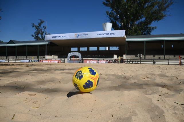 Este sábado comienza la Copa América del fútbol playa en el predio ferial Parque Independencia.