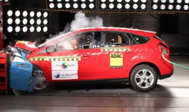 Exitoso. La prueba de choque del Focus III. El auto ofrece muy buenos estándares de seguridad para sus ocupantes.