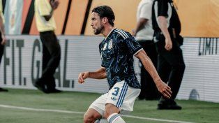 Nicolás Tagliafico evoluciona del desgarro que sufrió en el partido amistoso ante Islandia.