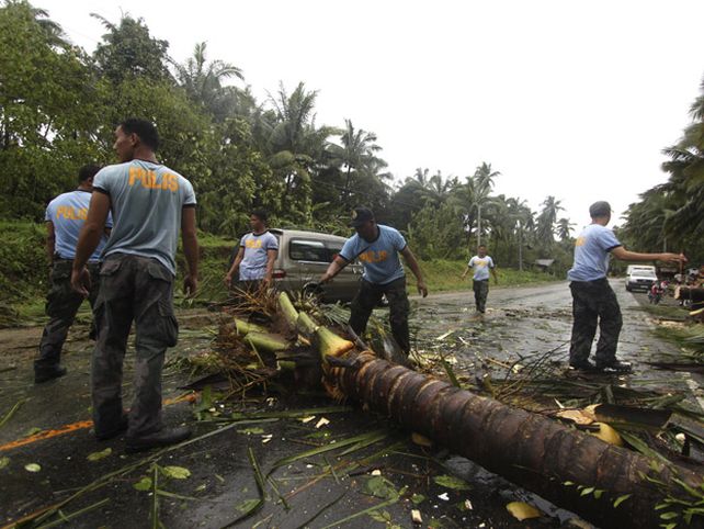 El tifón Pablo dejó casi 300 muertos y cientos de desaparecidos en Filipinas