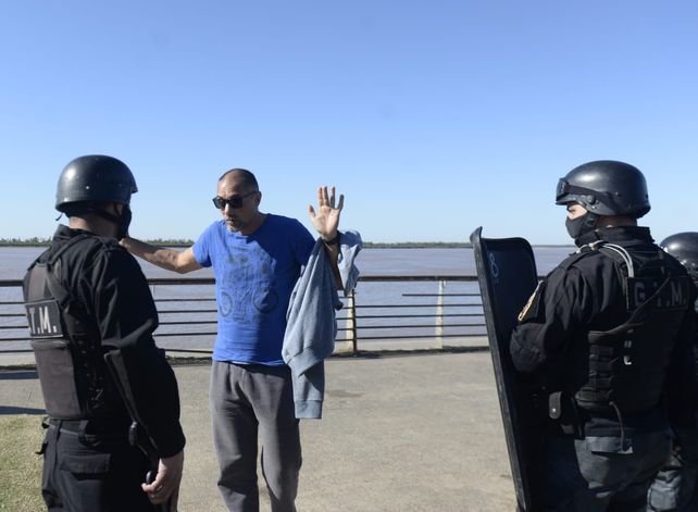 Las imágenes de los incidentes del Monumento por la protesta anticuarentena