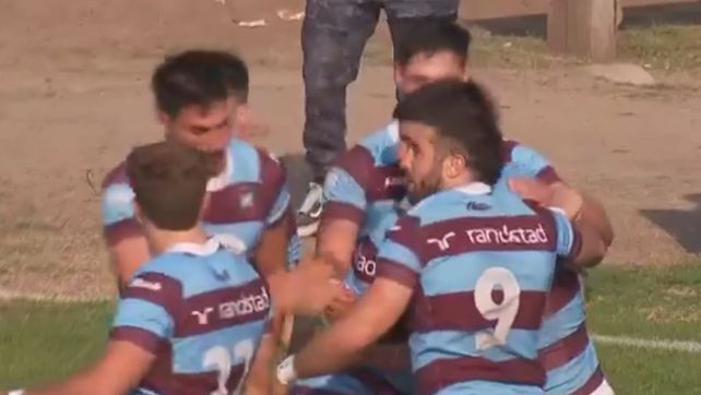Plaza Jewell y uno de los festejos de try ante Buenos Aires. Ahora se viene el lider Belgrano en el pasaje Gould.