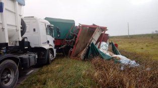 Choque múltiple en la Ruta Nacional 11 entre tres camiones