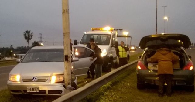Conducía alcoholizado y chocó contra una columna