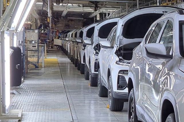 General Motors adaptó su línea de producción en la planta de Alvear para la nueva Tracker