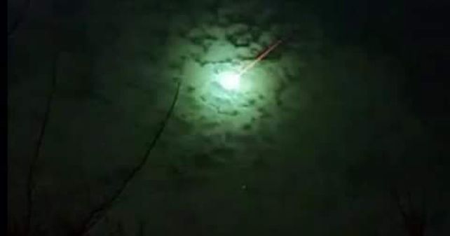 Un meteoro ingresó anoche en la atmósfera terrestre.