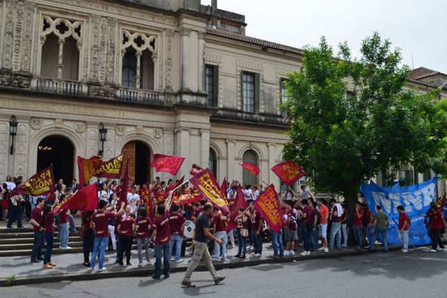 Marcha estudiantil por los valores democráticos