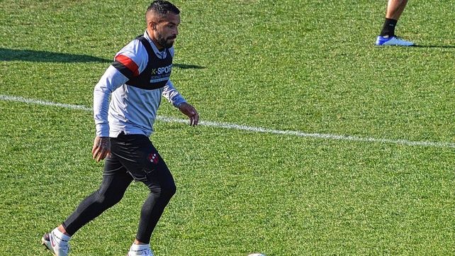 Héctor Canteros tiene una inflamación en la rodilla y su presencia el domingo es duda.
