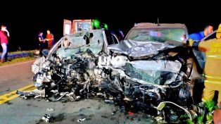 Tragedia en Franck. Un impactante choque frontal en la Ruta 6 dejó un muerto y dos heridos graves