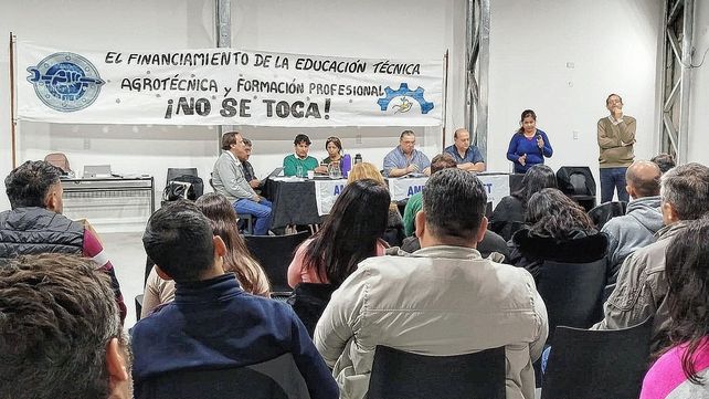 AMET. Pedido de audiencia al Gdor. y legisladores Nacionales, y alianza electoral para elecciones de Vocales al CGE