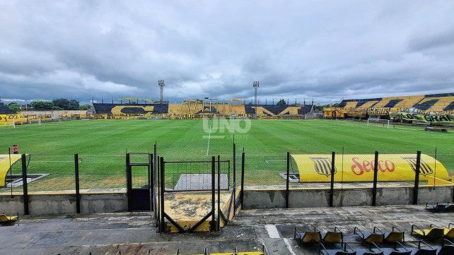 Pese al pronóstico de 41 grados, el duelo Mitre-Colón por ahora no cambia de hora