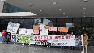 Los vecinos del asesinado Axel Agustín Rivas, el 3 de octubre de 2019 cuando el Mono Chaperón fue imputado en el Centro de Justicia Penal.