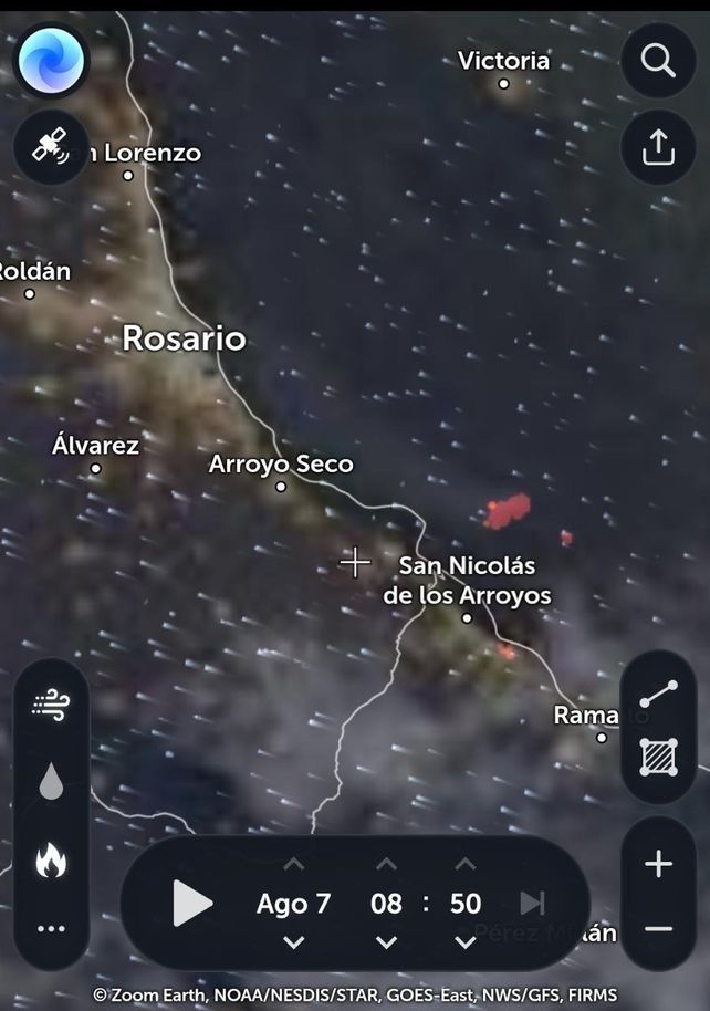 The satellite image in Rosario did not show fires in front of the city.  Then they began to appear, as reported by Javkin.