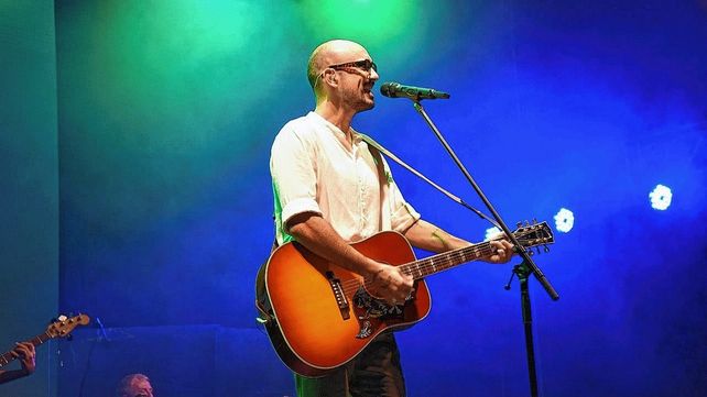 Abel Pintos cerró la Fiesta de la Playa de Río