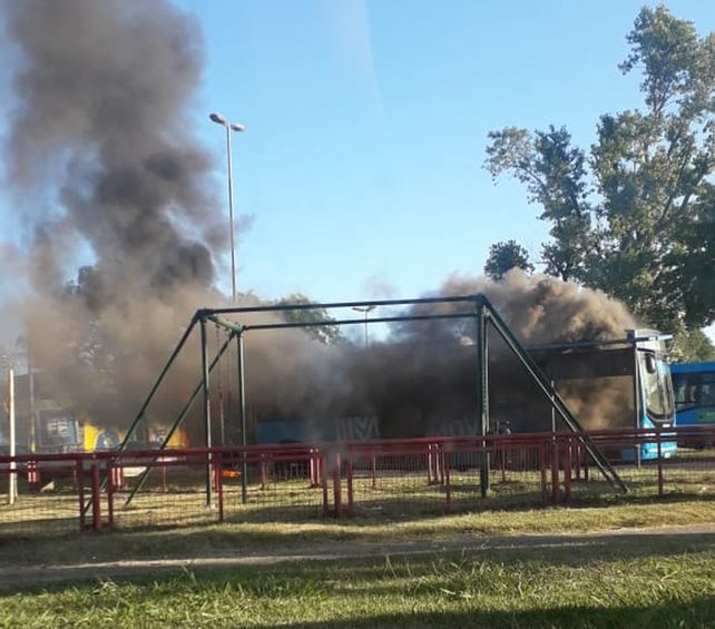 Un colectivo se incendió en la zona norte de la ciudad