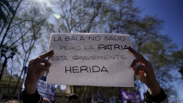 Elocuente pancarta que dimensiona el atentado contra la vicepresidenta Cristina.
