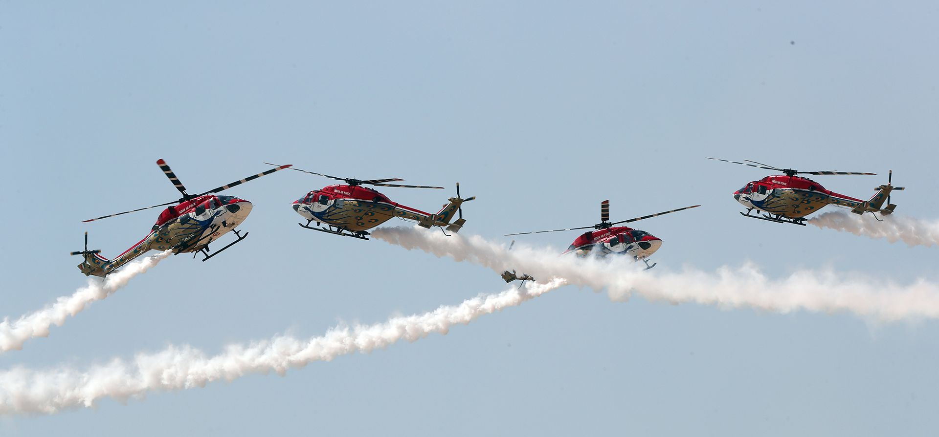 Helicópteros del equipo acrobático de la fuerza aérea de la India dejan estelas de humo mientras realizan una exhibición durante la segunda edición del Salón Aeronáutico Internacional de Egipto en el aeropuerto de El Alamein, Egipto, el miércoles 9 de septiembre de 2026. (Foto AP/Khaled Elfiqi) Helicópteros del equipo acrobático de la fuerza aérea de la India dejan estelas de humo mientras realizan una exhibición durante la segunda edición del Salón Aeronáutico Internacional de Egipto en el aeropuerto de El Alamein, Egipto, el miércoles 9 de septiembre de 2026. (Foto AP/Khaled Elfiqi)