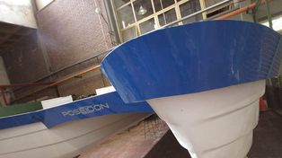Ingenieros y estudiantes de la Universidad Tecnológica construyen un barco solar para el turismo