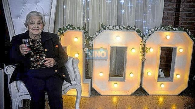 Paula Aranda, la curandera de Patronato, cumplió 100 años