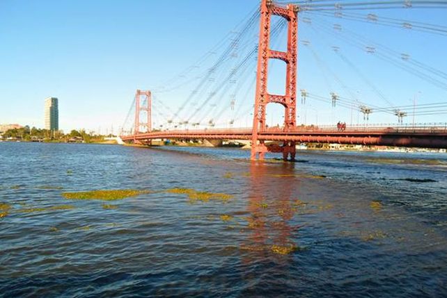 Así se podía ver la zona del Puente Colgante en la tarde de este domingo/ Foto gentileza @Jorgedesantafe