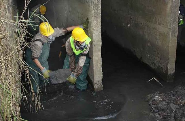 Limpieza manual de los grandes desagües