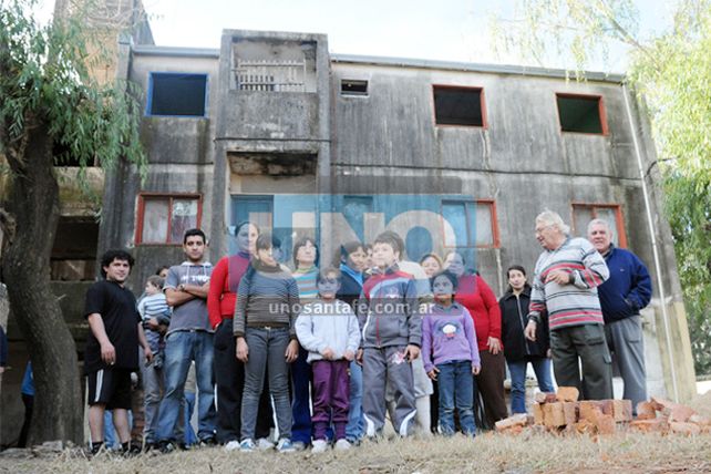 Por un incendio en el monoblock 7 en Barrio Acería evacuaron a 25 personas