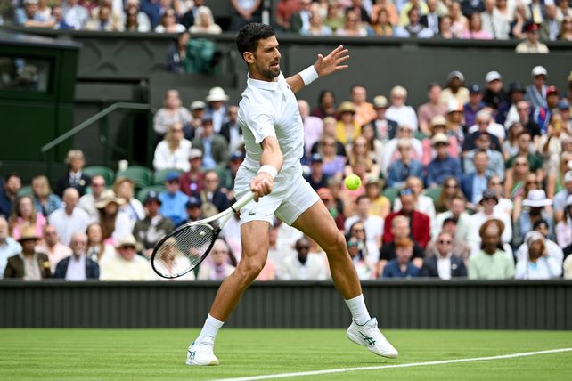Djokovic debutó en Wimbledon con victoria ante el cordobés Cachín