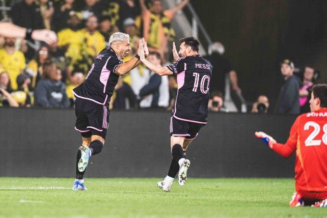 Messi marcó un doblete para el Inter.