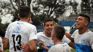 El actual plantel merece el reconocimiento del hincha por su entrega en silencio, dejando las carencias a un lado a la hora de entrenar, viajar y jugar