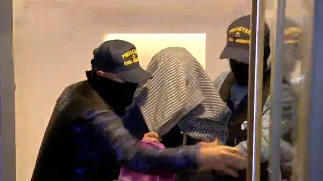 Detuvieron a un hombre con doce kilos de droga en pleno centro y casi 2 millones de pesos