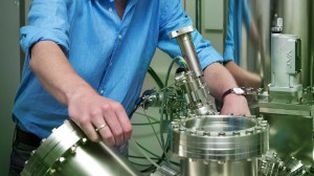 Crean un disco duro atómico 500 veces más potente que los actuales