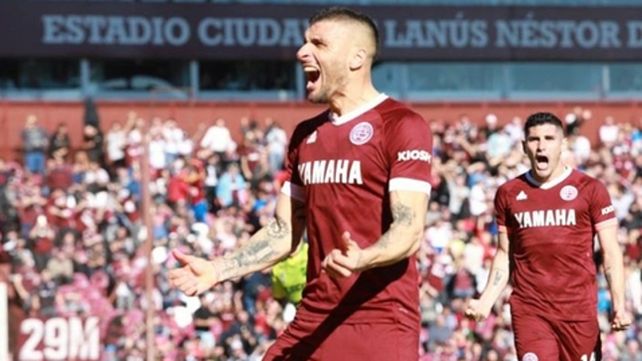 Grito de gol. Ribas celebra con la casaca de Lanús. Sus próximos festejos serán con la del equipo canalla.