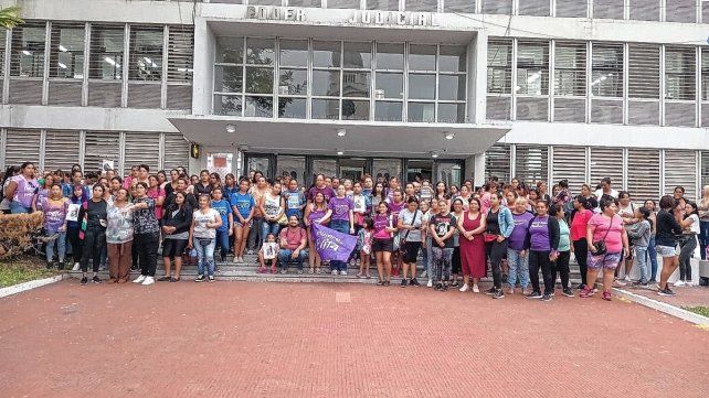 Acompañaron la lectura de la sentencia al femicida de Alejandra Rucu Silva.